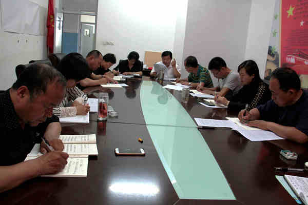 学习结束后,党支部书记王庆刚同志给全系党员上了一次“两学一做”学习教育专题党课。