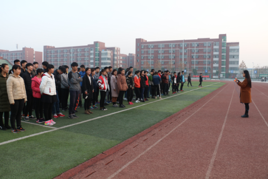 李国秀老师为大家讲解比赛规则及注意事项