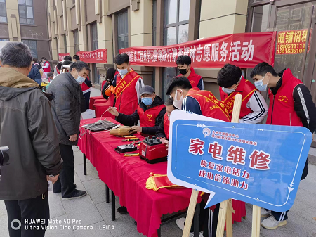 图4 社区学院教师进行维修
