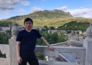 坚守初心育匠才，情系桑梓写春秋